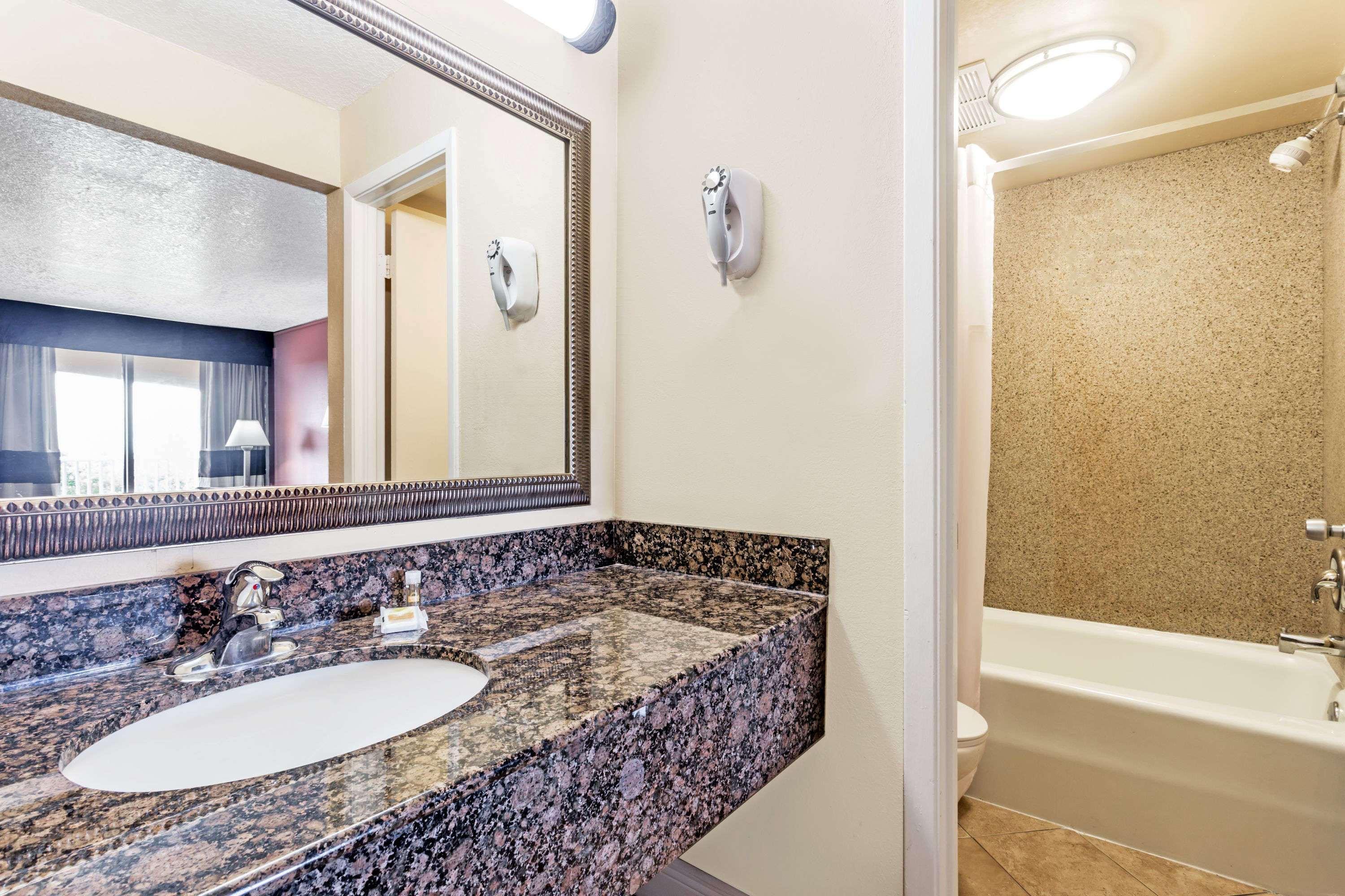 Days Inn By Wyndham Fort Lauderdale-Oakland Park Airport N Zewnętrze zdjęcie