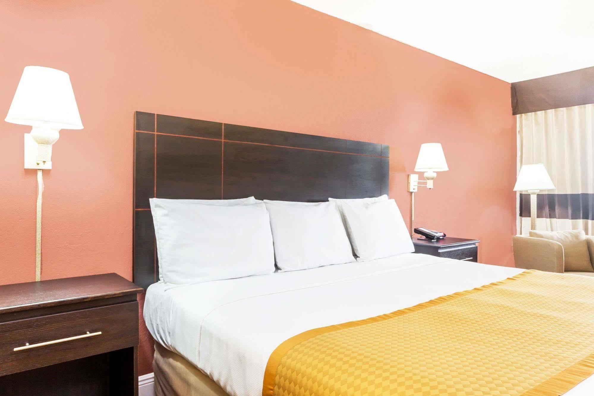 Days Inn By Wyndham Fort Lauderdale-Oakland Park Airport N Zewnętrze zdjęcie