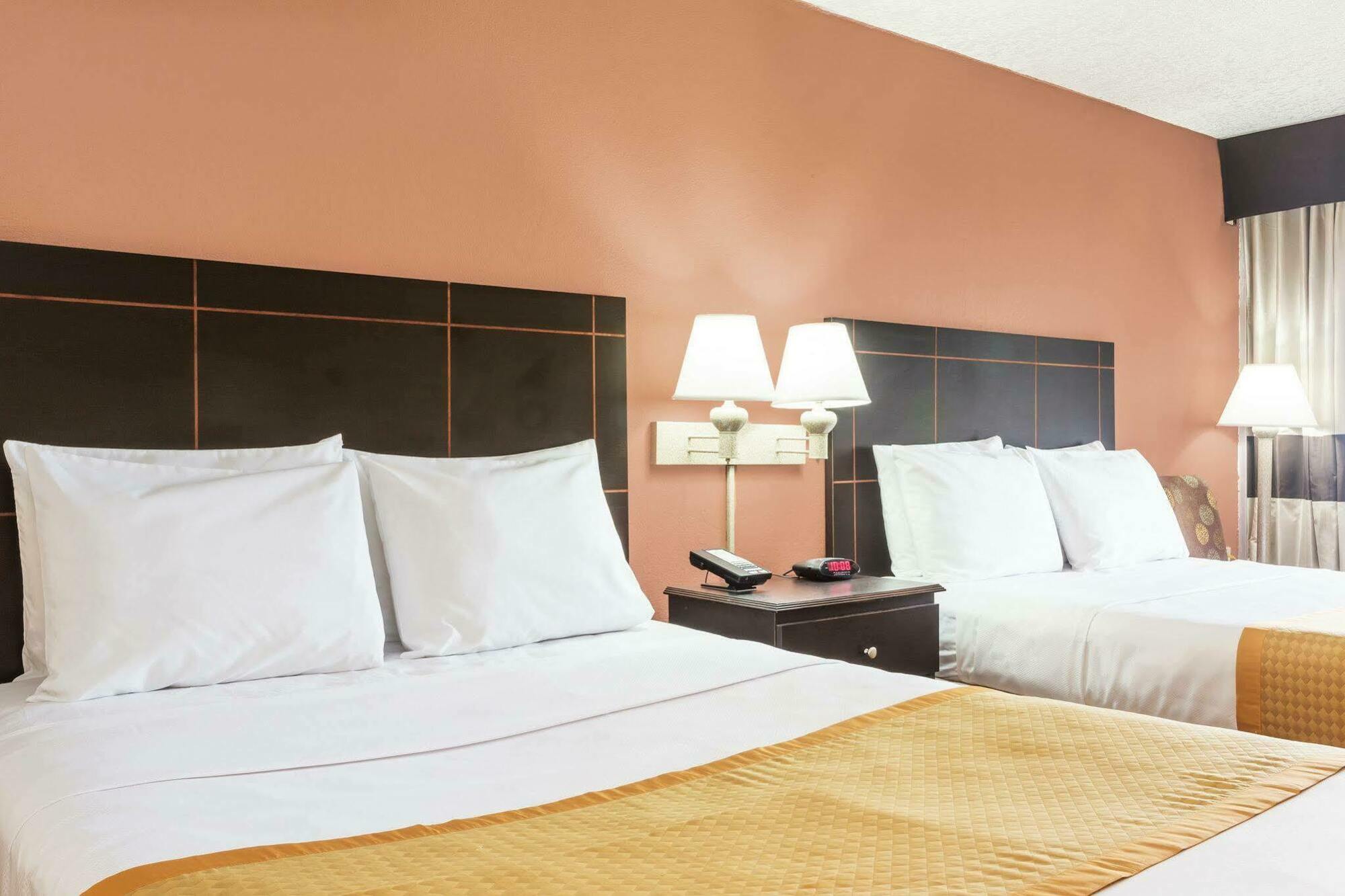 Days Inn By Wyndham Fort Lauderdale-Oakland Park Airport N Zewnętrze zdjęcie